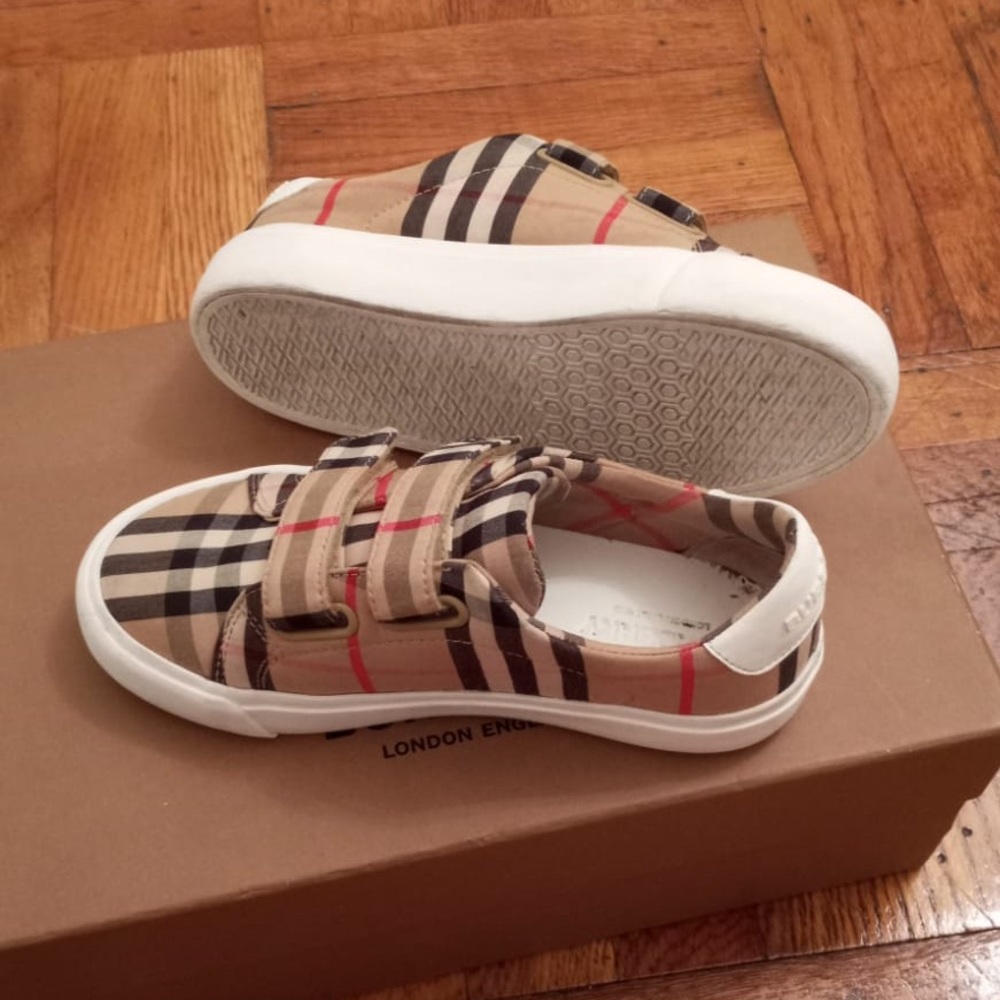 Burberry Girls sneakers